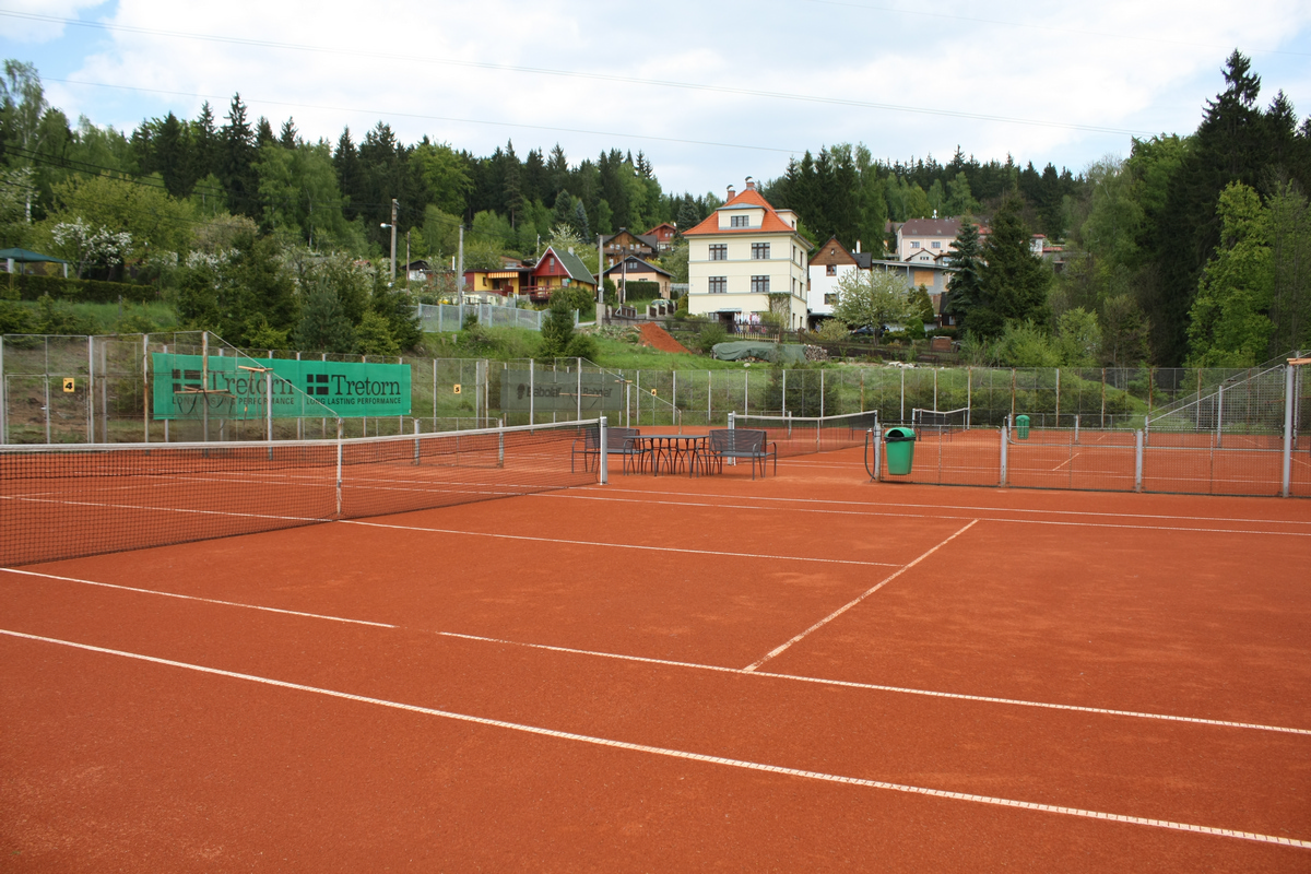 Outdoor-Tennisplätze mit Sandbelag – Jablonec nad Nisou
